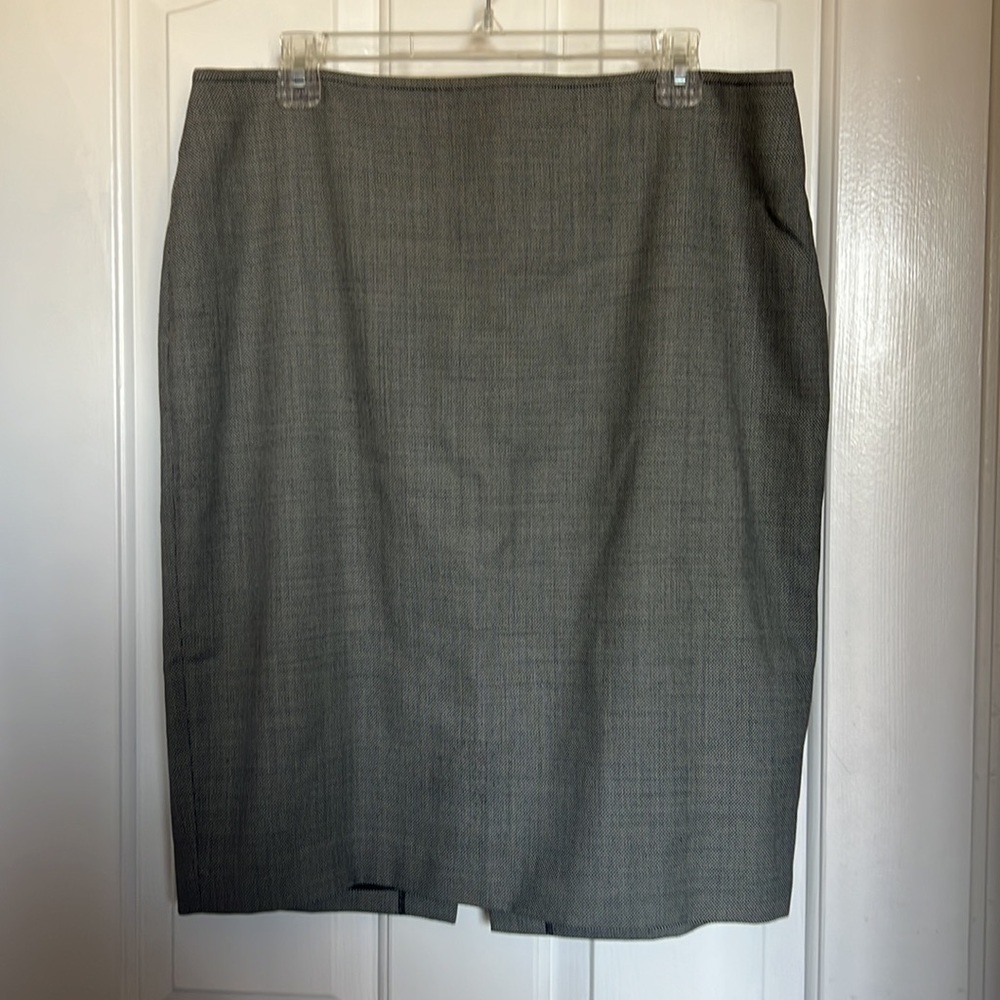 St. John Black and Grey Wool Weave Pencil Skirt (12)